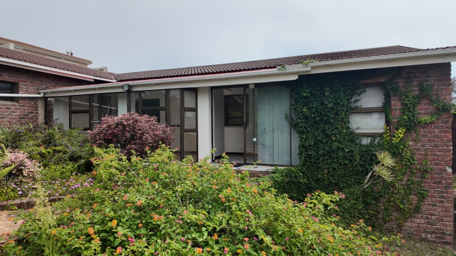 2 Bedroom Property for Sale in Stilbaai Wes Western Cape